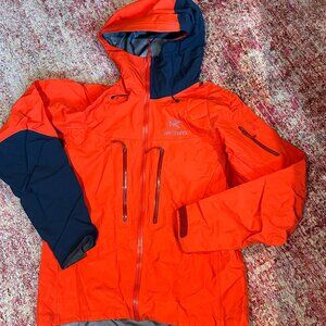 Arc’teryx Men’s Alpha SV ReBird GORETEX Jacket